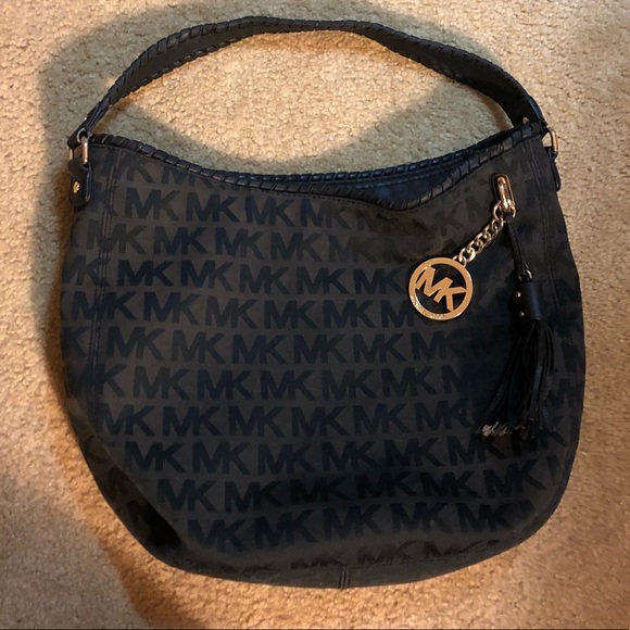 Michael Kors Handbags - AUTHENTIC Michael Kors handbag